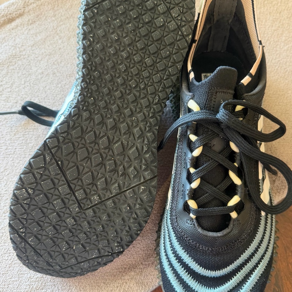 Parley X Adidas 4DFWD ‘Black Hazy Emerald’
Men’s Size 6 NWOT - Picture 10 of 11